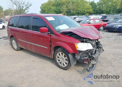 2015 Chrysler Town & Country Touring z USA, uszkodzony, nr VIN 2C4RC1BG3FR610990